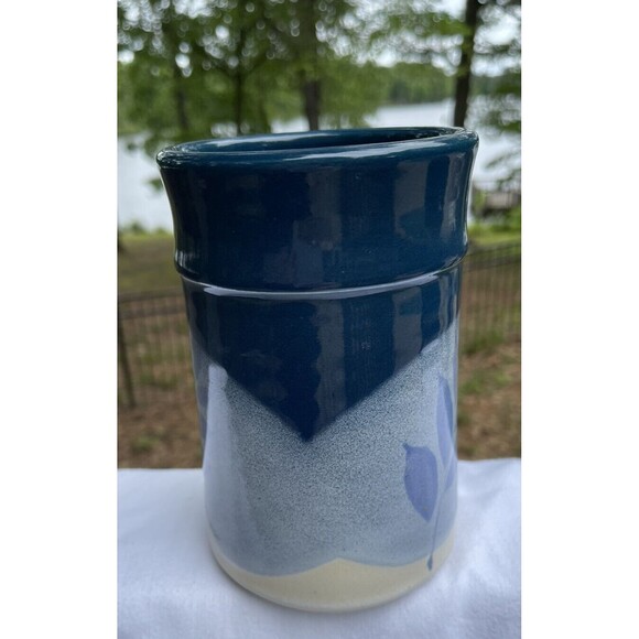 Pottery Vase Utensils Leaf Motif in Blues 6.5" Tall Clay Floral Signed TR? - Picture 2 of 12